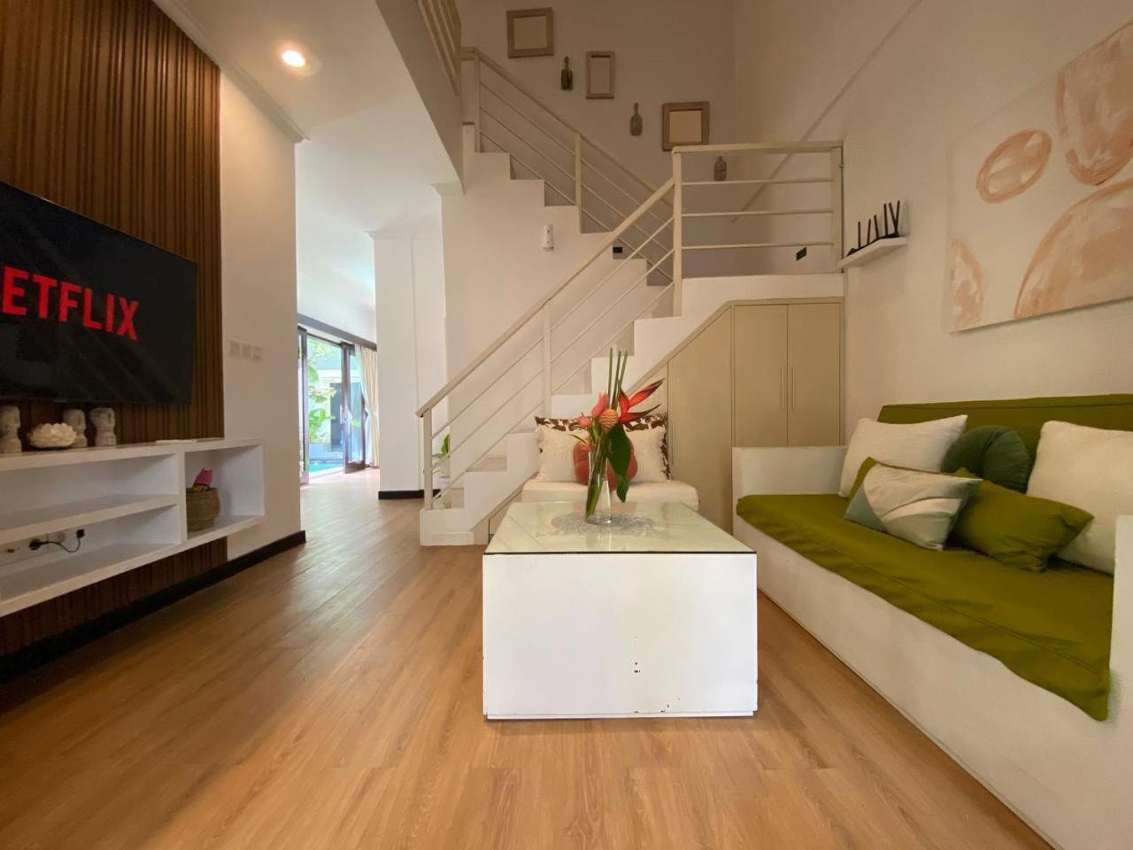 סמיניאק Villa Mayu Dedaries מראה חיצוני תמונה