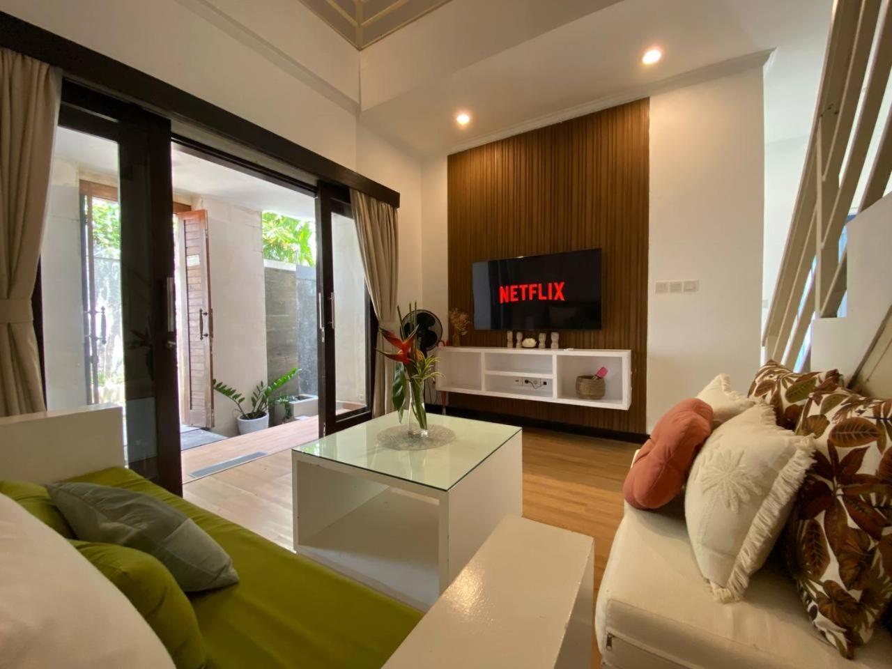 סמיניאק Villa Mayu Dedaries מראה חיצוני תמונה